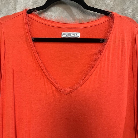 ABERCROMBIE & FITCH ESSENTIALS - Picture 2 of 14